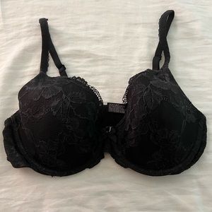 Victoria’s Secret Body by Victoria black lace 36C bra